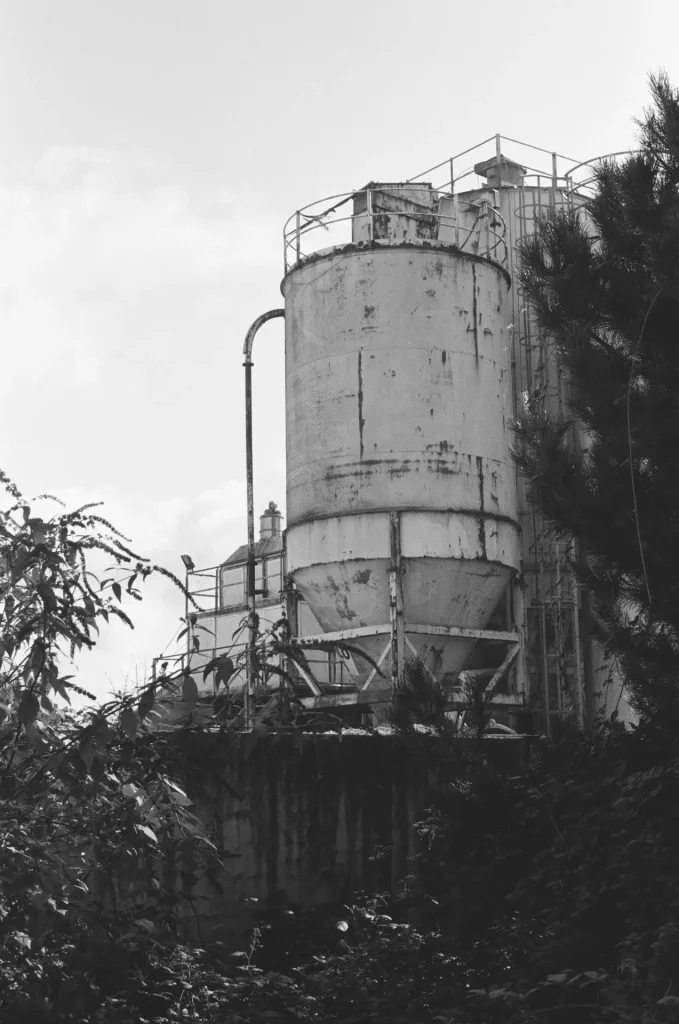 Cement silo