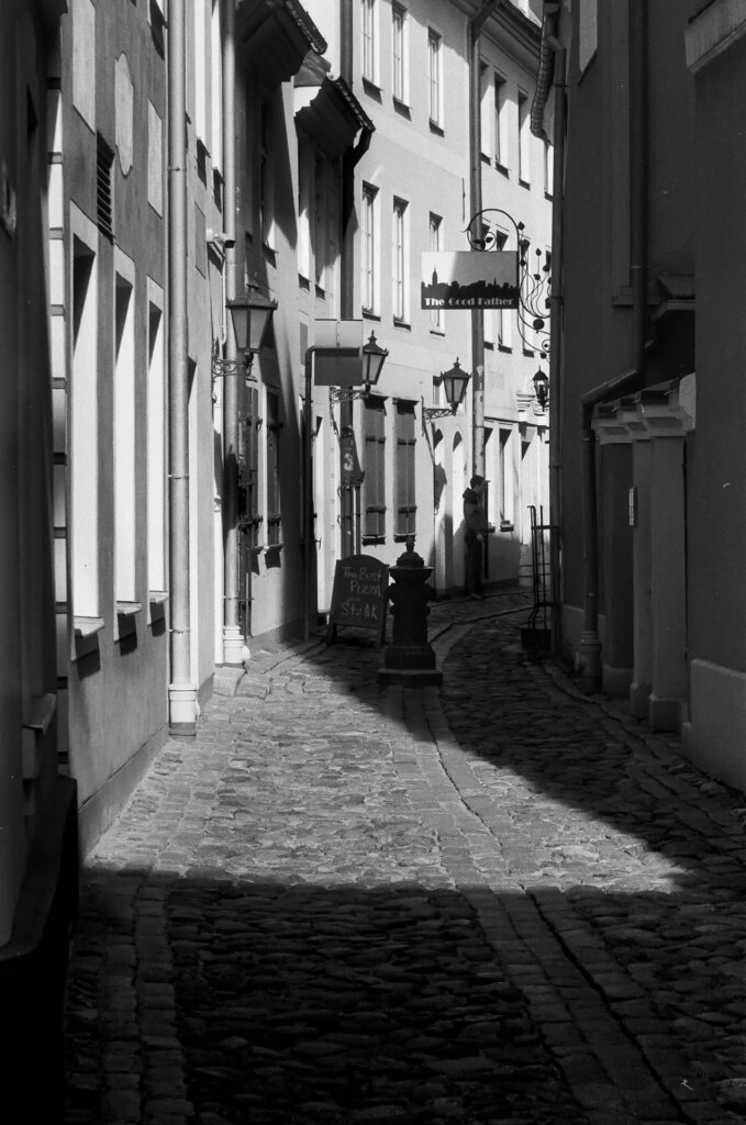 An ally road in Old City Riga 