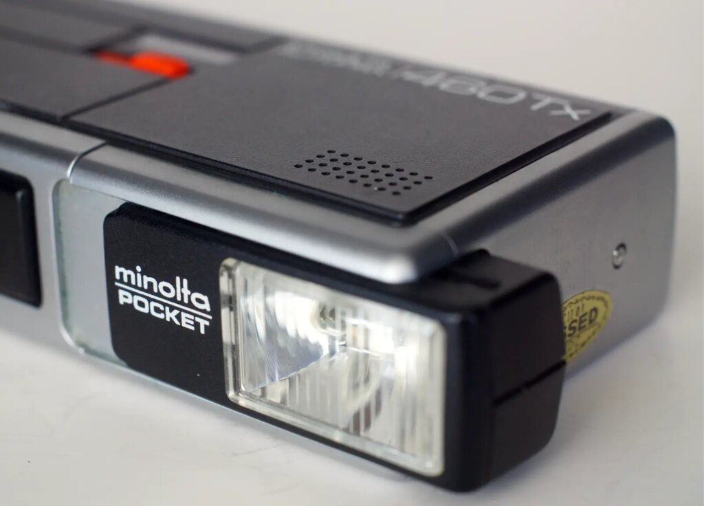 Minolta Autopak 460 Tx flash unit in extended position.