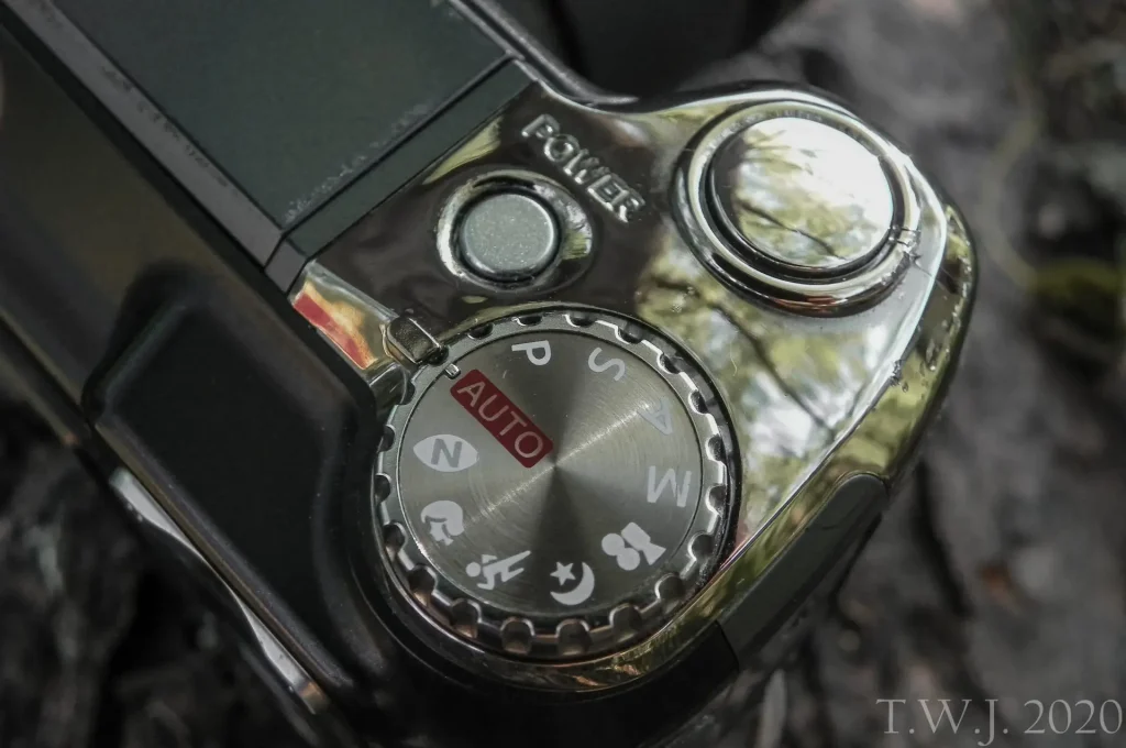 FujiFilm E-900 dial