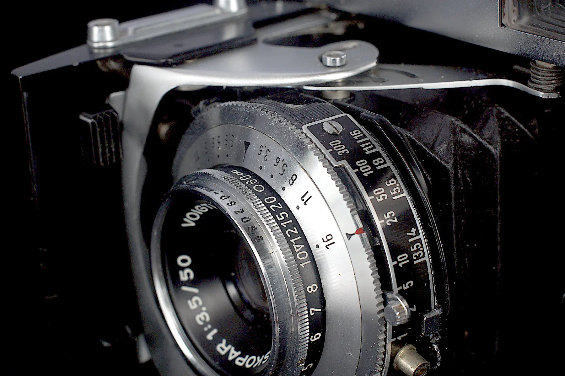 Lens:shutter detail