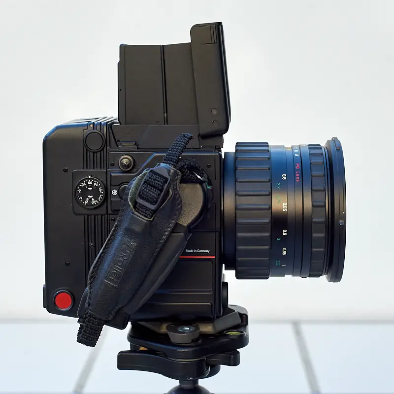 Sideview of the 6008 with the Zeiss f2 110mm