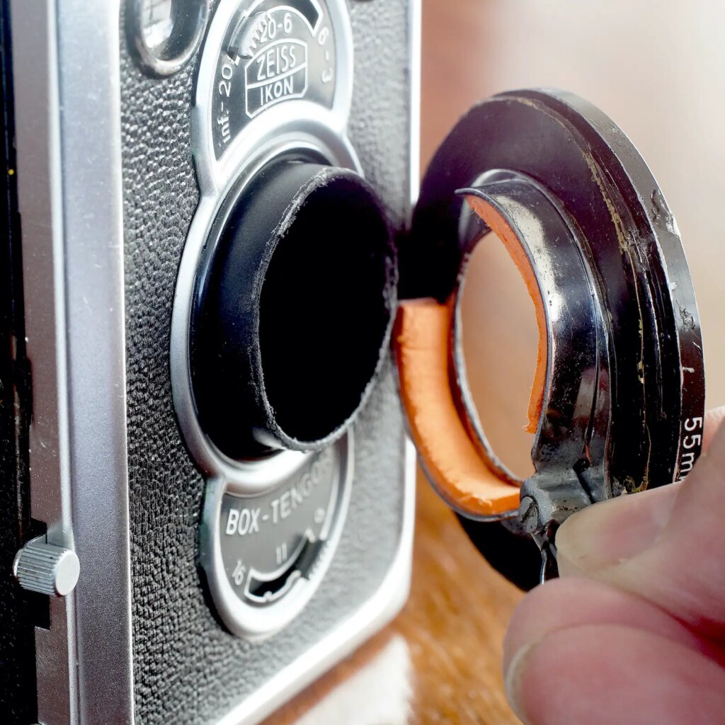 Simple insert to connect clip-on filter holder to Box Tengor.