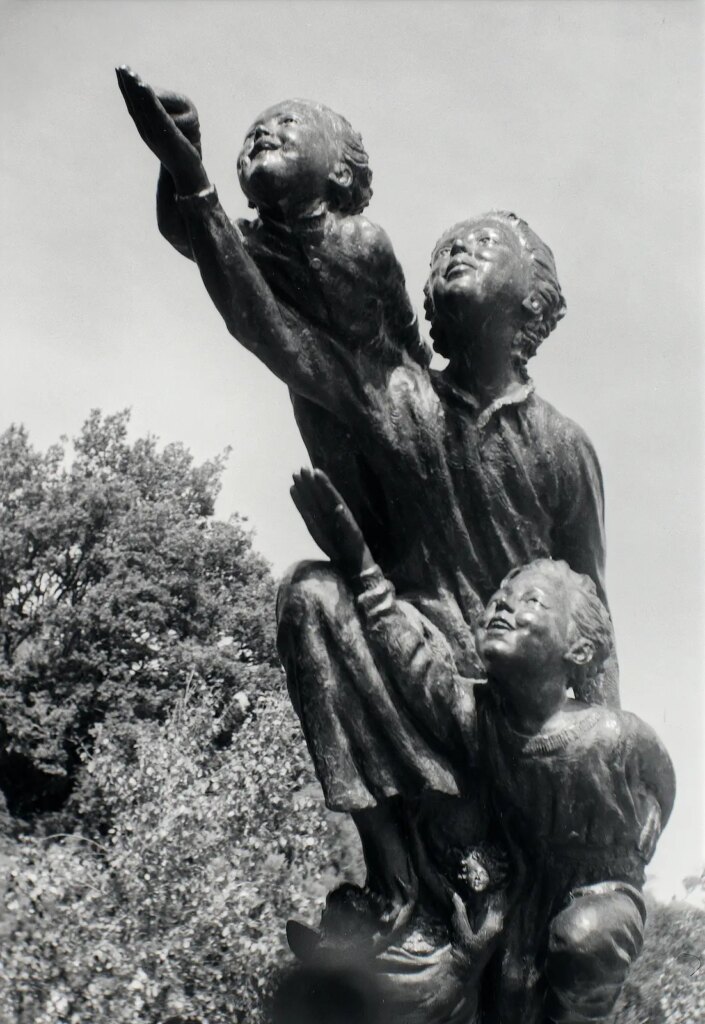 Peter Pan bronze, Dunedin Botanic Gardens, Dunedin, New ZealandBronze taken with Zeiss Box Tengor 56/2 - FP4+/R60 red filter.