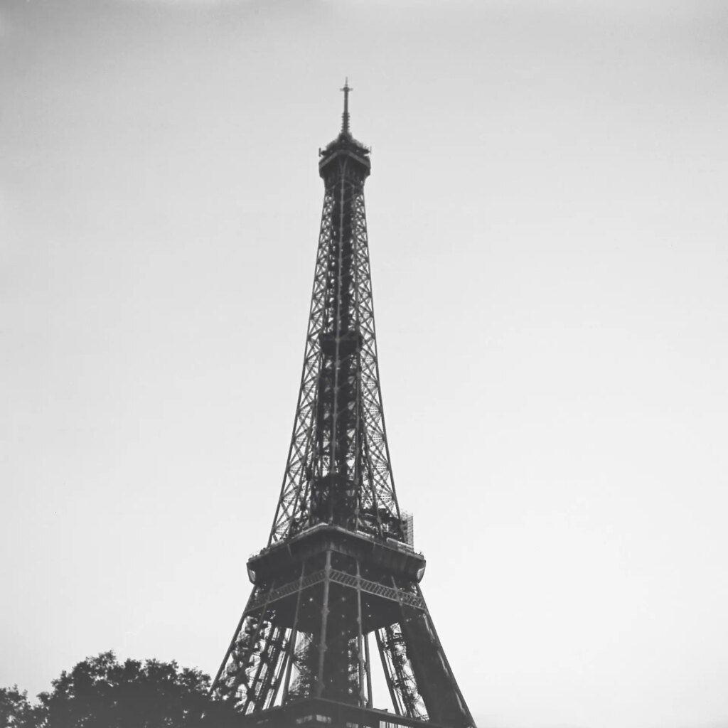 Eiffel Tower in black and white with clear skies