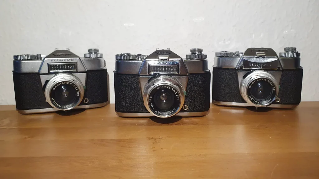 Three cameras. From left to right: Voigtländer Bessamatic, Bessamatic DeLuxe and Bessamatic CS