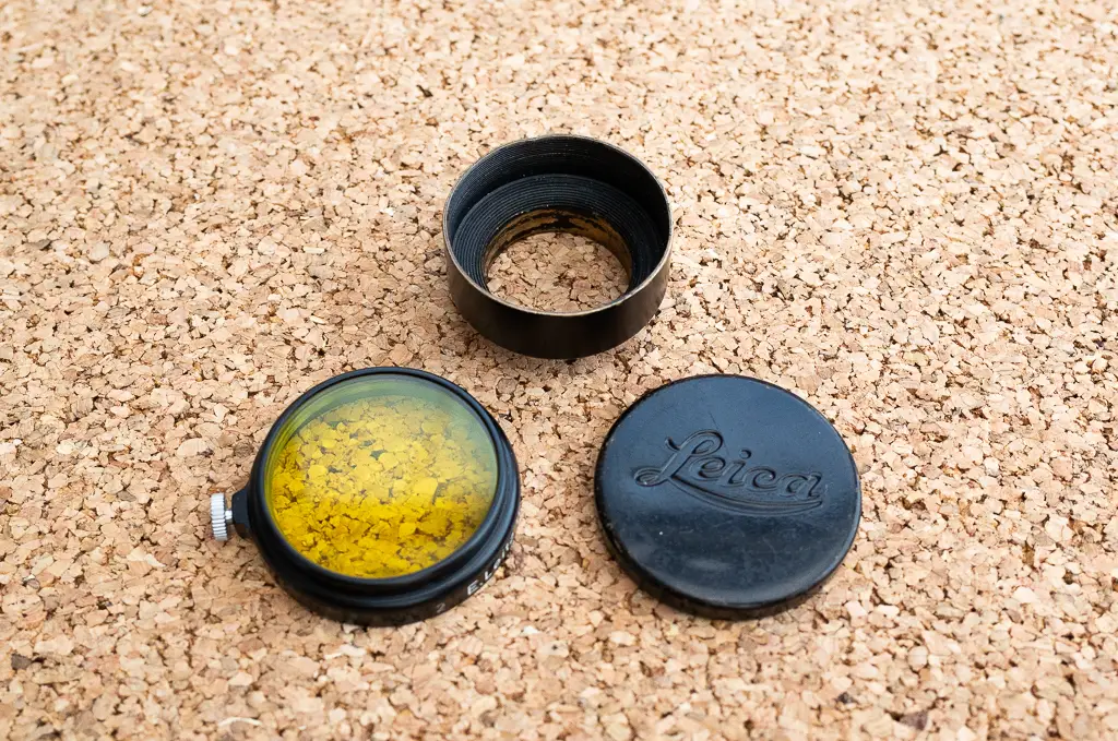 Compatible accessories: dedicated FIZEN hood, black painted Leitz A36 slip-on cap, and a Leitz A36 2 (yellow) filter