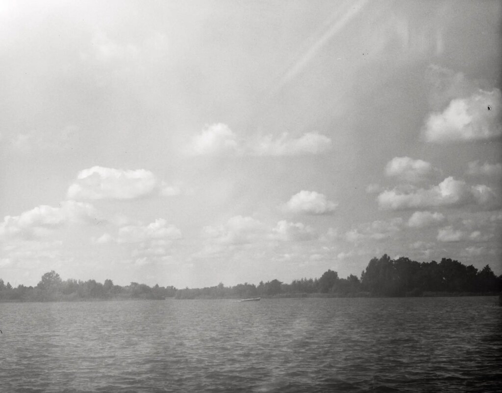 Messed up picture of a lake with a 240mm Dagor on Tri-X 320 4x5 XTOL 1+1§