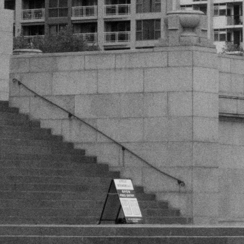 War Memorial Hyde Park centre crop