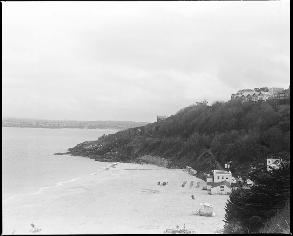 A beach with houses on it