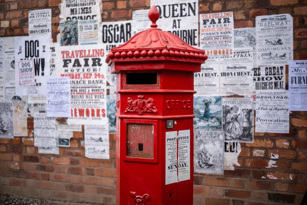 Postbox photographed on the Sony A7Riii with the Omnar NK35-25.
