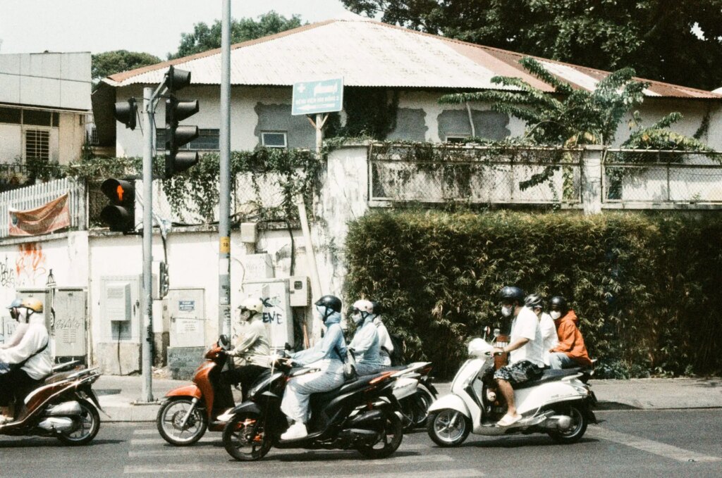 GLOW sample image of motorists on an urban street