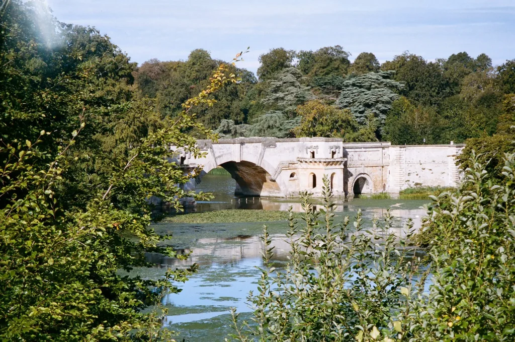 Photo of landscape with bridge with the Konica Z-up 150 VP