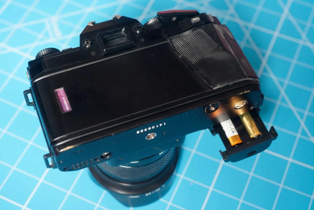 Minolta 9000 battery compartment 