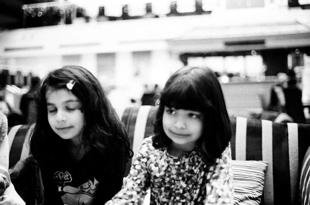 Kids at restaurant 