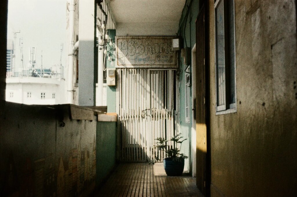 GLOW sample image of a residential hallway with light flooding in