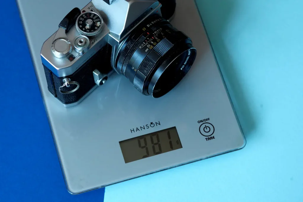 Original Autoreflex T3 on scales to show weight (981g)