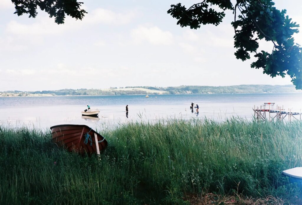 Boats and fishermen on the fjord