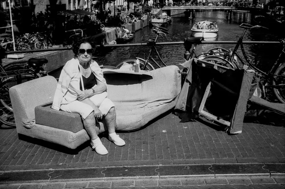 amsterdam-sitting-fomapan-100