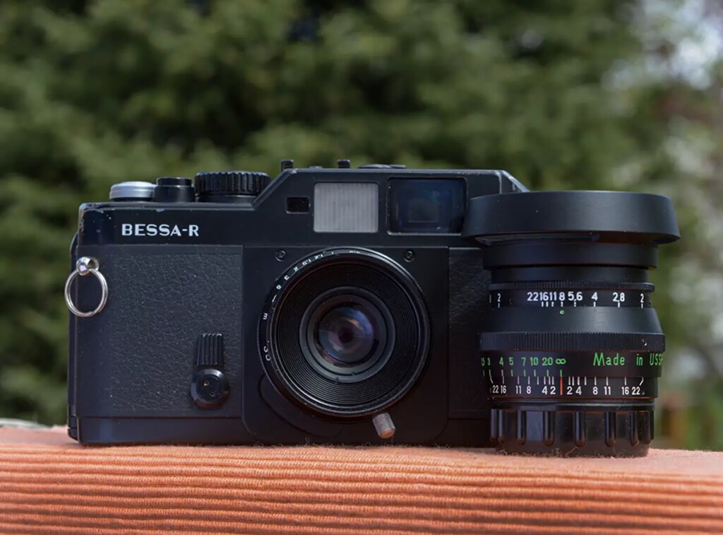 5 Frames With Bessa R, Jupiter-8 50mm and VC Color Skopar 35mm 5 Frames With Bessa R, Jupiter-8 50mm and VC Color Skopar 35mm