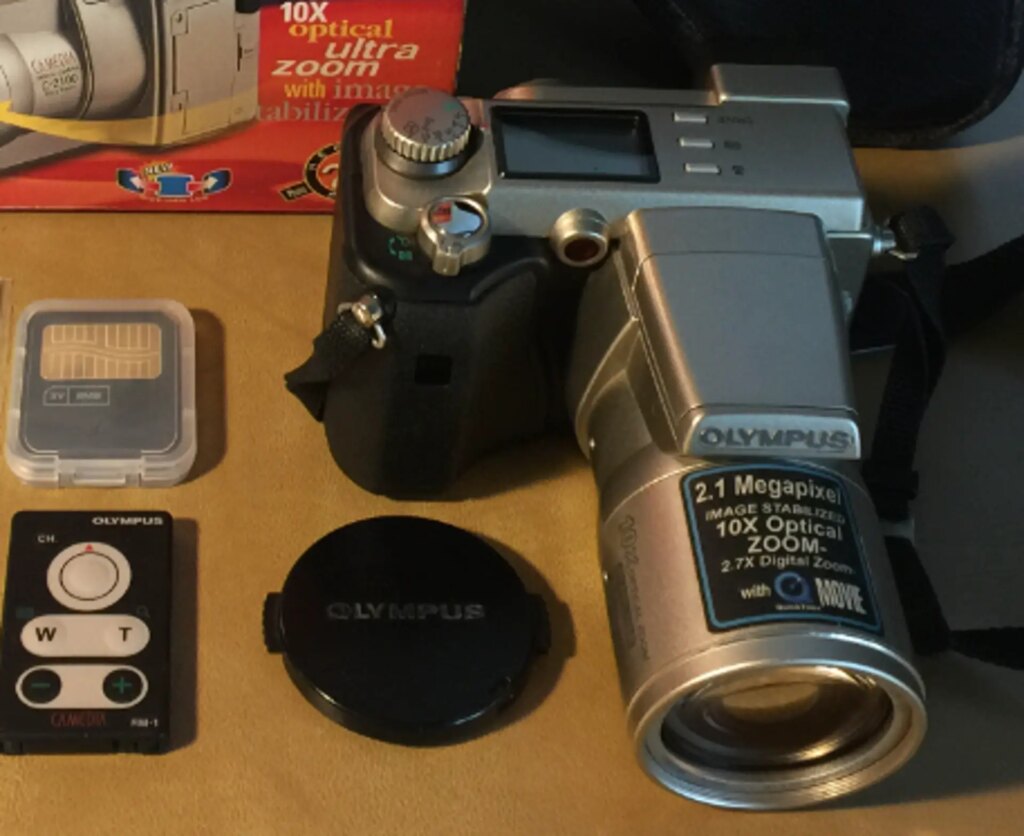 Olympus C-2100UZ camera kit