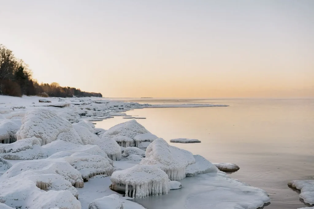 Photo of a beach in very cold weather.