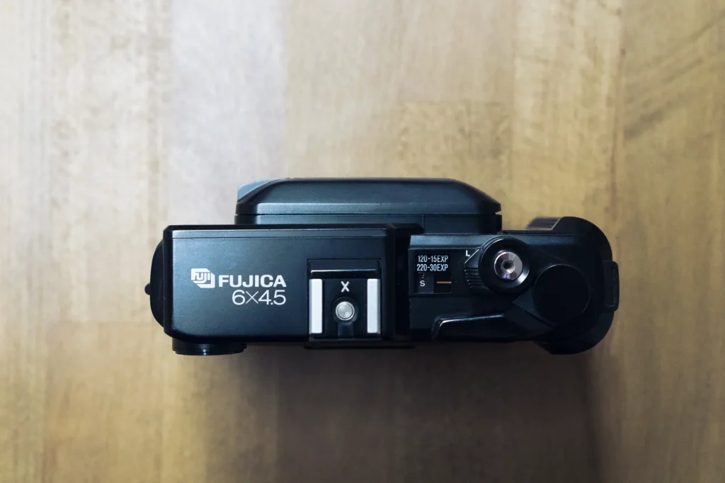 Fujica GS645 Professional - A 6x45 Rangefinder Review - By Rob 