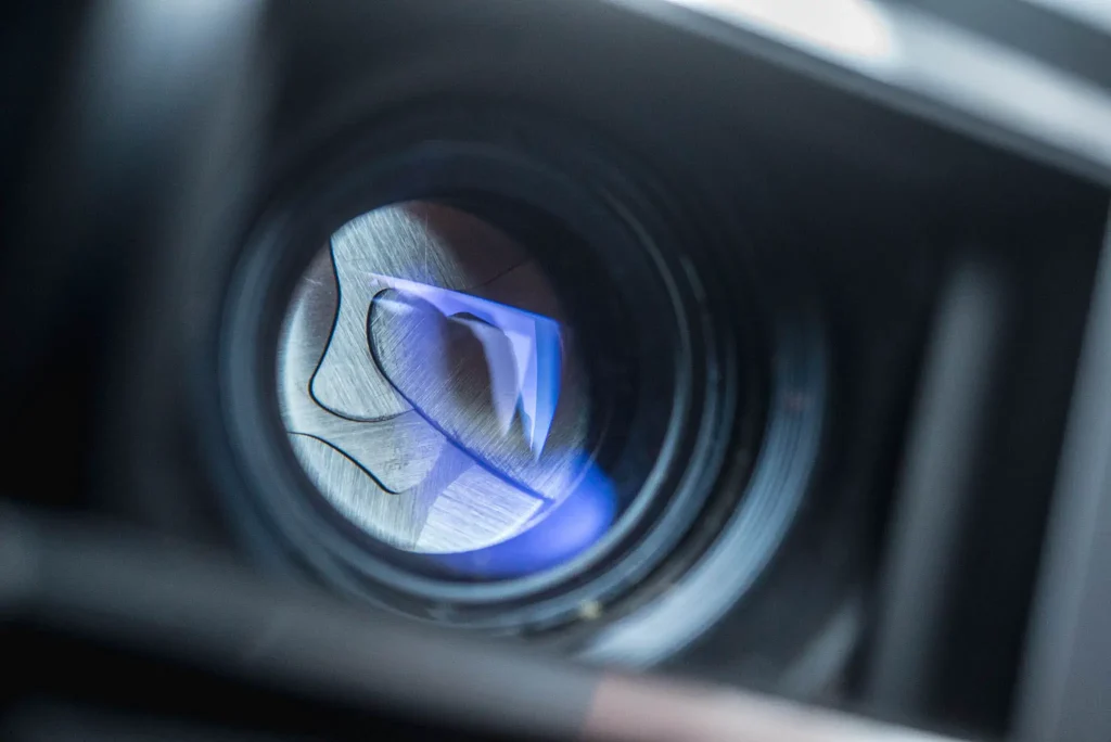 A leaf shutter inside a lens 