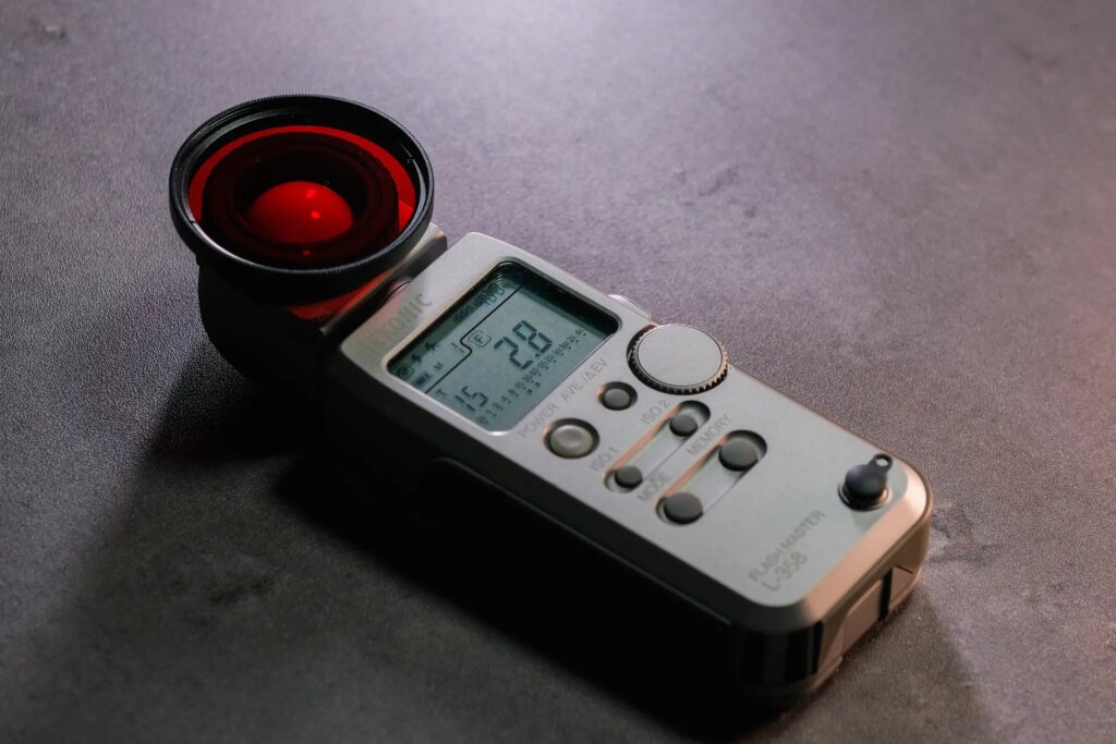 Sekonic L-358 incident light meter with red filter on.