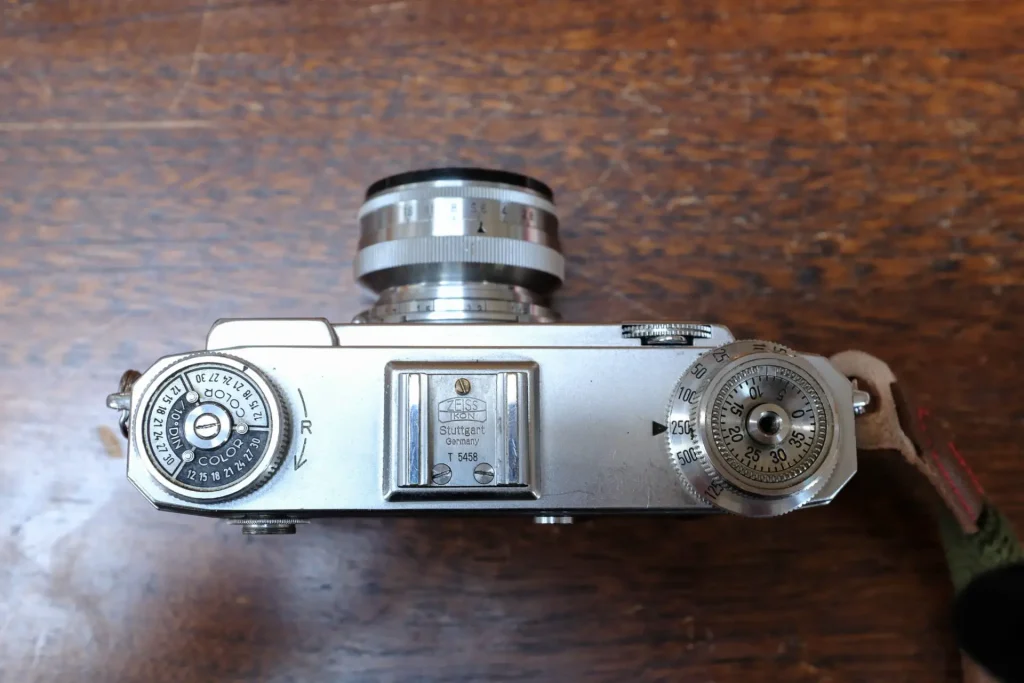 Contax iia top