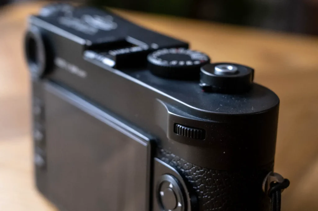Leica M10-P thumb wheel