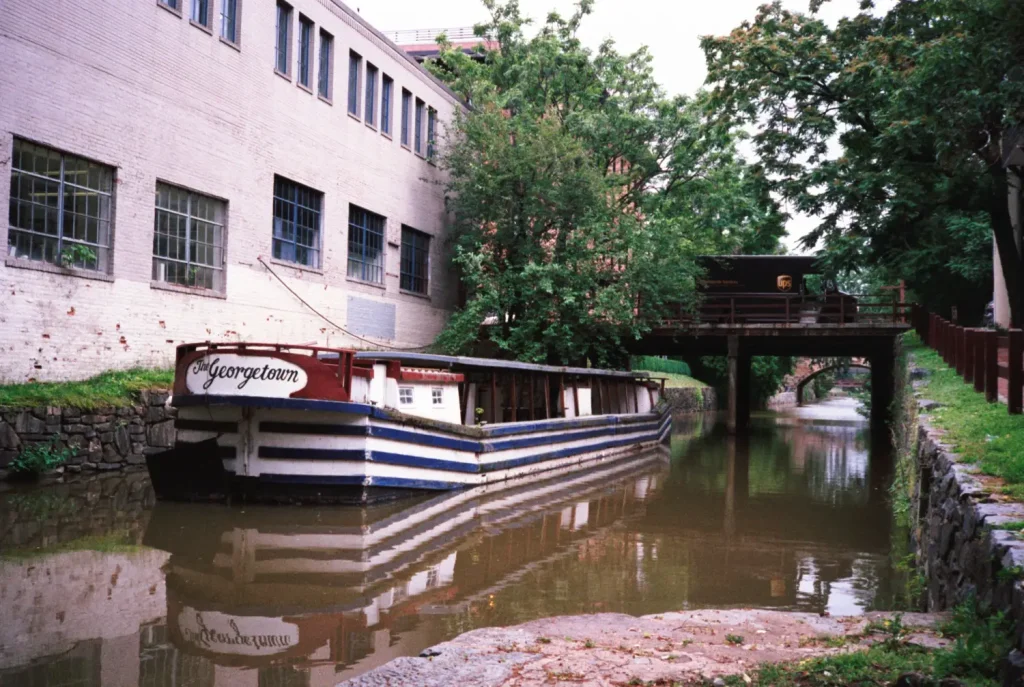 The Georgetown in Georgetown, Washington, DC. Kodak ProImage 100.