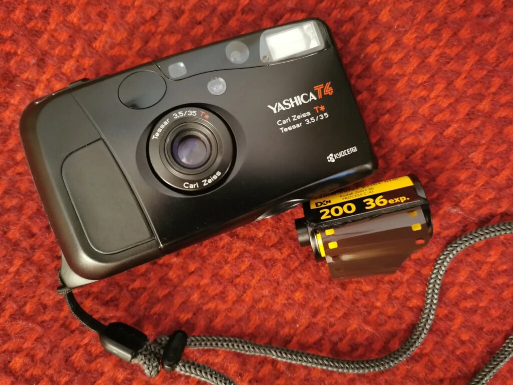 Yashica T4