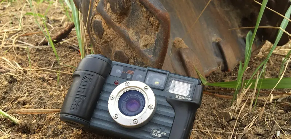 Konica Genba Kontaku 28 WB on a job site