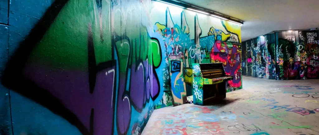 piano in underground