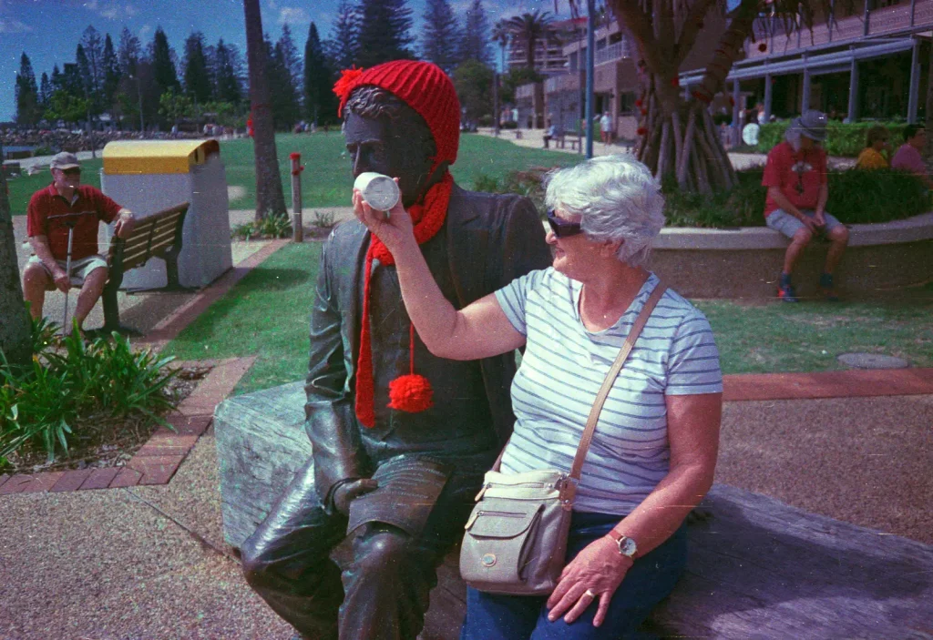 Woman and statue photographed with National (Panasonic) C-500AF