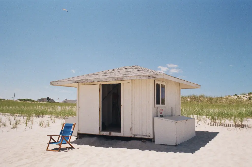 Jersey-Shore-Beach-Hut-Kodakcolorplus-minolta-srt100-stephen-badolato