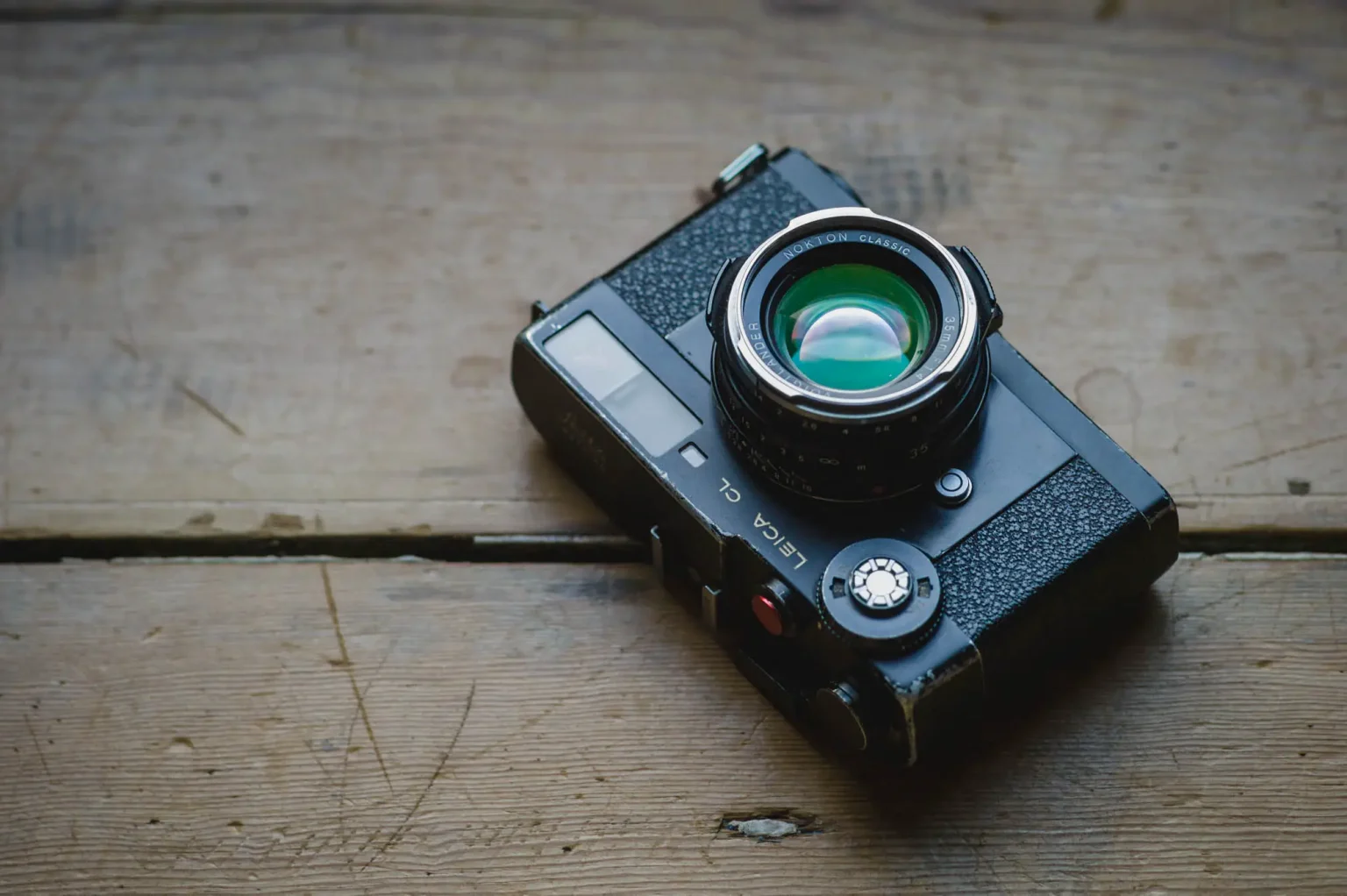 Leica CL Review (The Film Camera) 35mmc