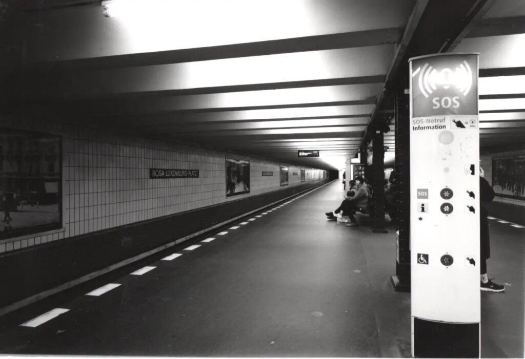 The rows of neon light and shadowy underground station has lots of atmosphere. I was pushing my luck hand held. 