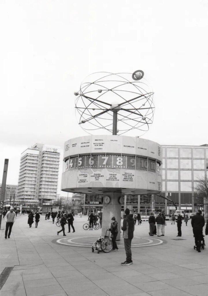 This shot was raken hand held quickly between groups of people taking selphies in front of this famous monument.