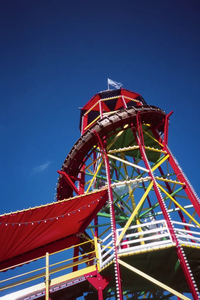 Vibrant colors on slide film and that bit of vignetting in the sky. (Agfa Precisa 100 CT slide film)