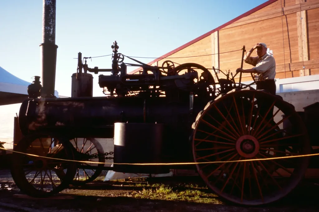 Slide film and the Minolta Riva Mini meter make this a hard scene to expose. Still too dark despite the fact that I scanned it in several passes and lightened the shadow areas in post. (Agfa Precisa 100 CT slide film)