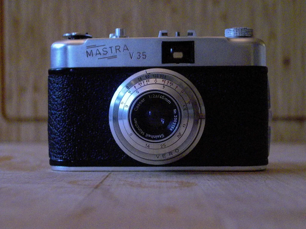 Mastra V35 camera