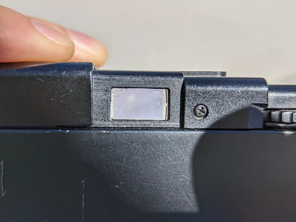 A piece of blue cellophane in the viewfinder, intended to increase contrast in the rangefinder patch.