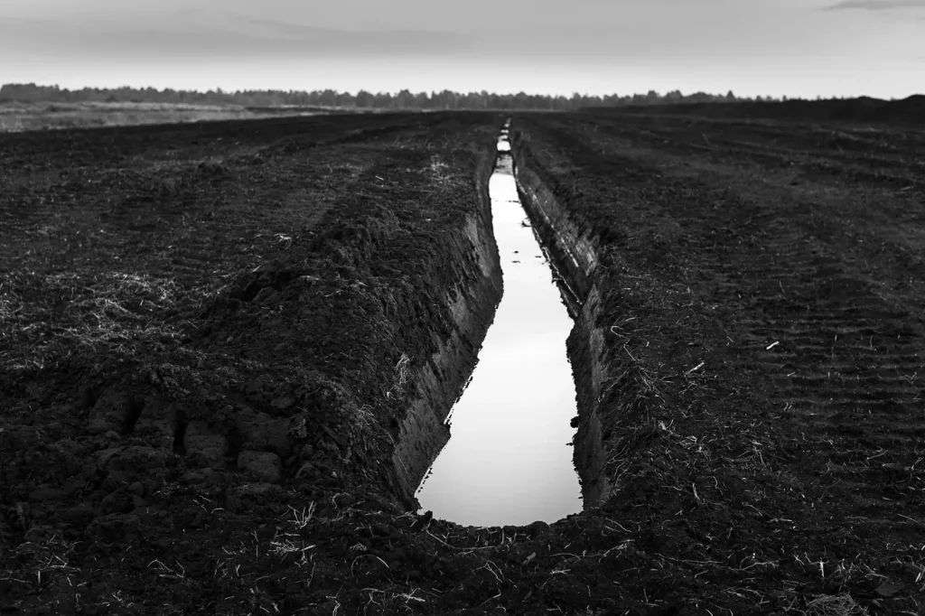 An endless ditch cuts through the peat bog.