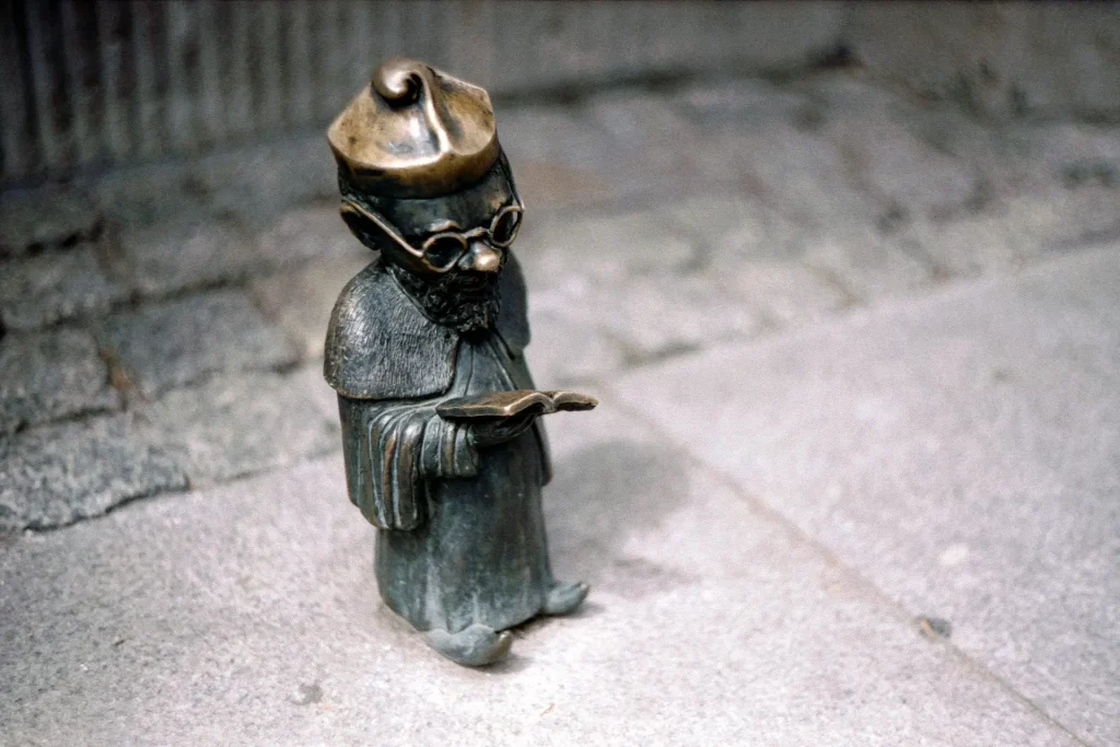 A scholarly dwarf statue shot at f1.8