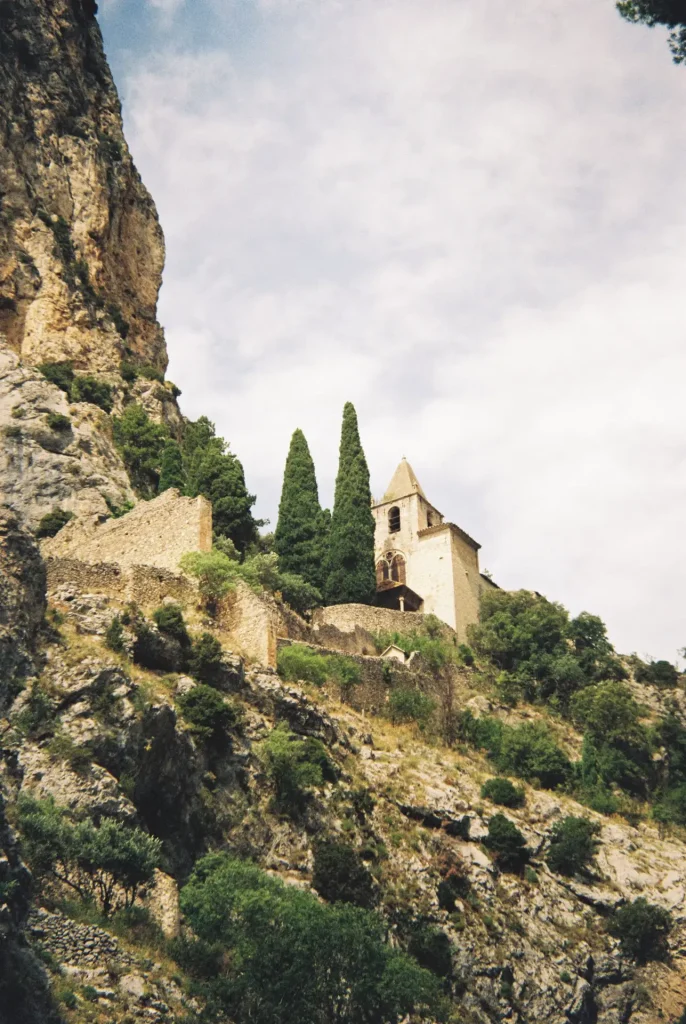 A small church high up in the mountains.Voigtländer Bessamatic DeLuxe using the Zoomar lens and Kodak Gold 200