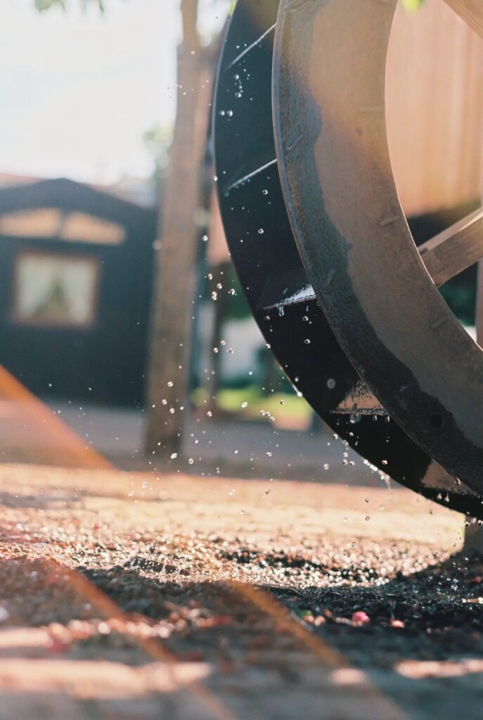 A waterwheel with drops falling of