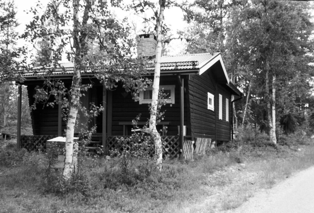 A small cabin among some trees