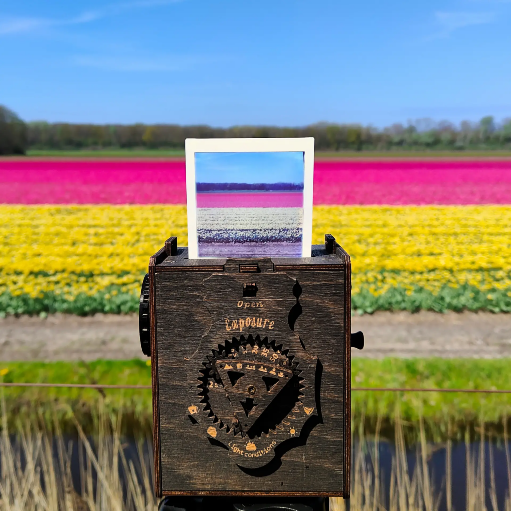 Jollylook SQUARE Pinhole camera with sample instant image